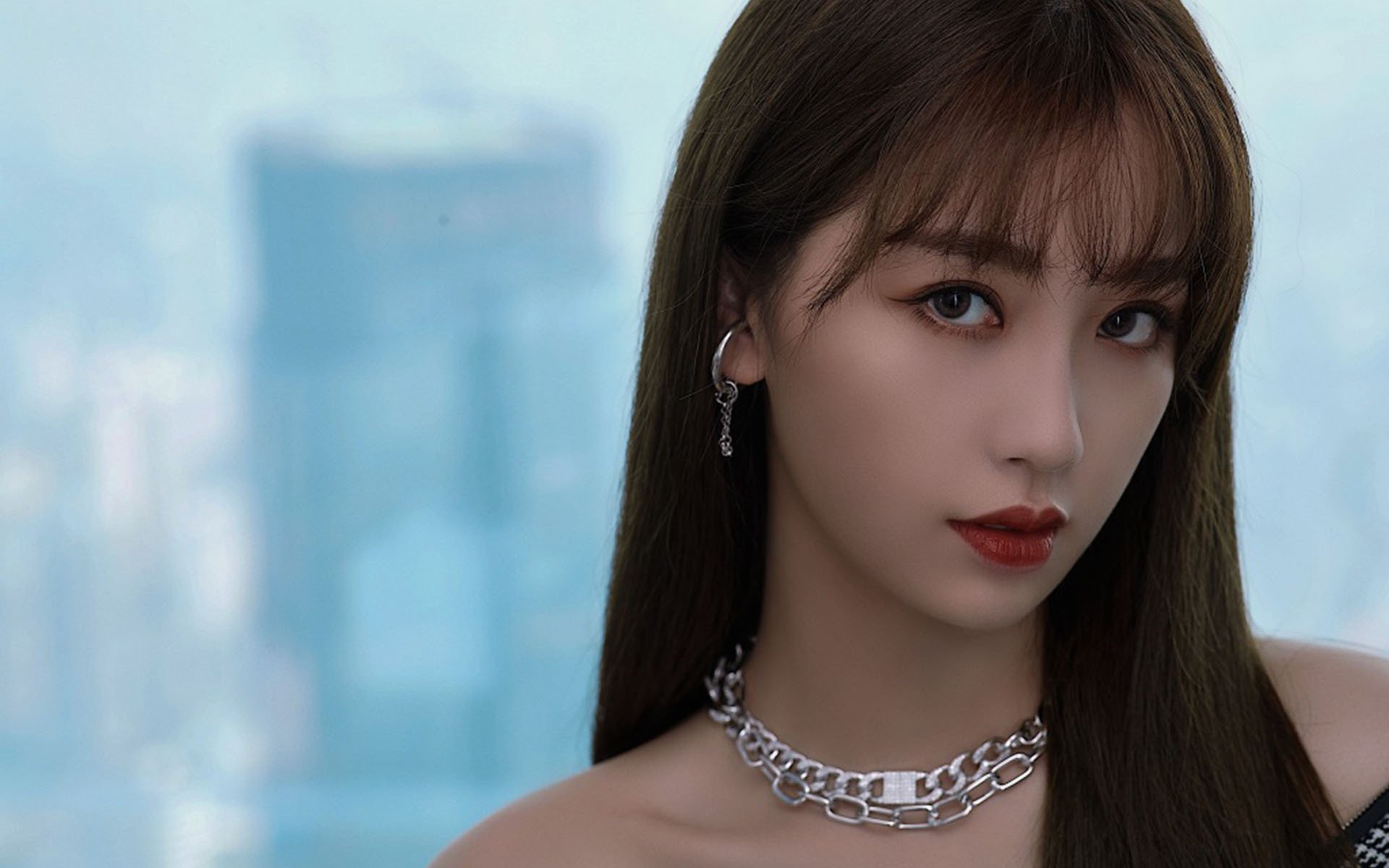 李轩豪在“湾区杯”围棋大棋士赛中战胜卫冕冠军杨楷文，围棋选手李轩豪