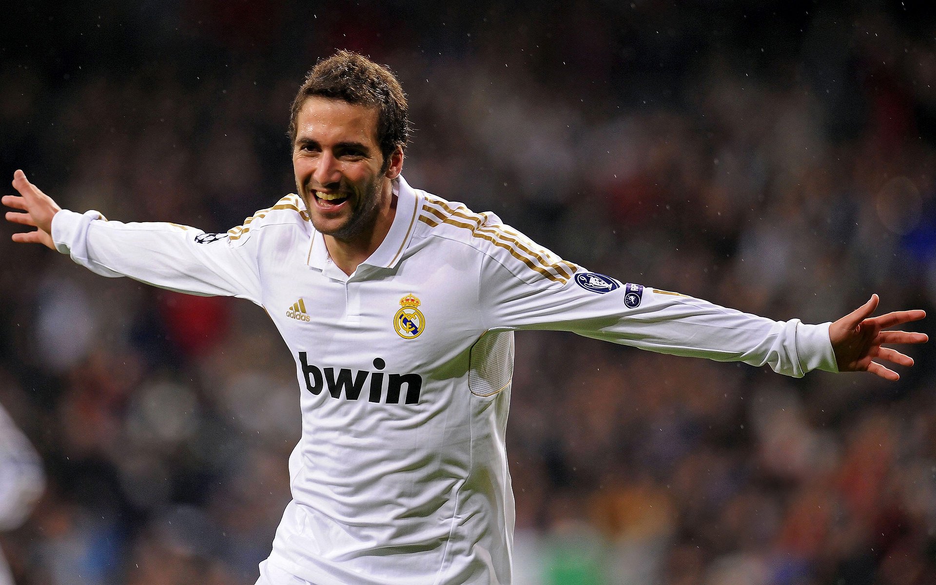 基：全黑队的“战术执行者”，每次进攻和防守都完美配合