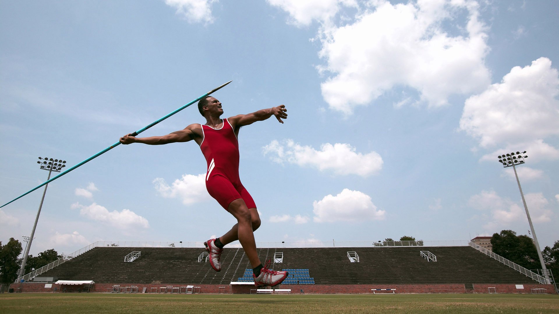 篮球运动员比赛心理压力识别与调控技术研究，篮球运动员的心理素质训练应把重点放在